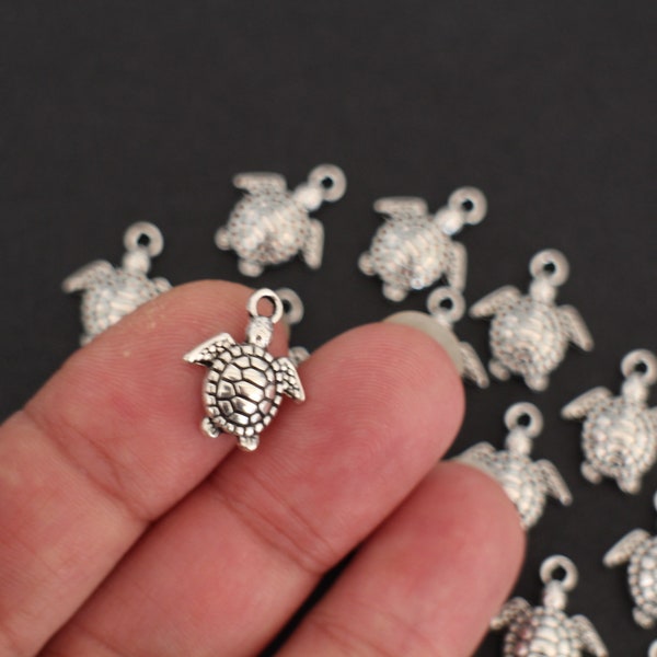 10 breloques tortues en laiton argenté 16 x 14 mm pour des créations bijoux tendances sur les thèmes des animaux et de l'exotisme