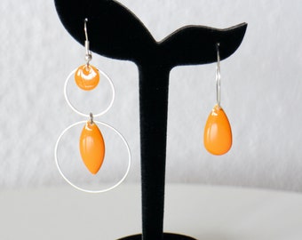 Asymmetrical earrings with orange enamelled sequins, shuttle and round drops and silver-plated brass Handmade