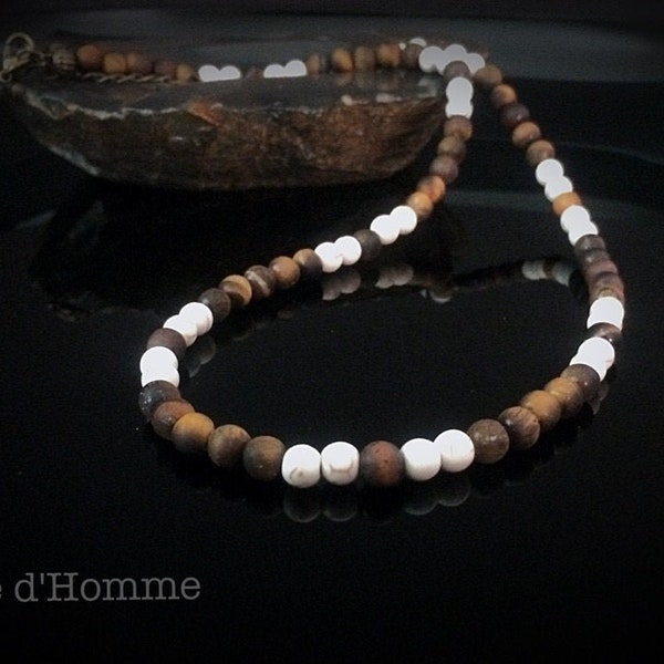 Collier ras du cou en œil de tigre mat et turquoise sable blanc, un bijou tendance, un cadeau pour homme Réf: RC-76