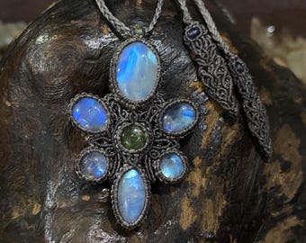 Rainbow moonstone & Peridot Micro-macrame Designed necklace