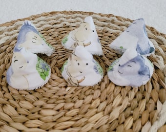 6 tipis à pipi en éponge blanche  et coton blanc motif animaux