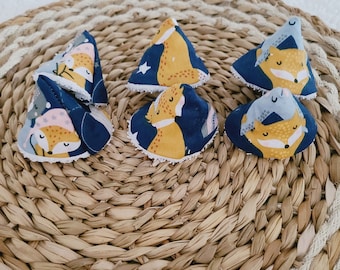 6 tipis à pipi, triangles en éponge blanche  et coton bleu motif renard