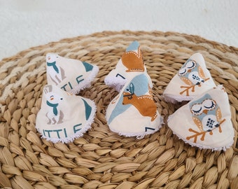 6 pee teepees, triangles in white sponge and animal pattern cotton (pee cone, pee hat, anti pee triangles)