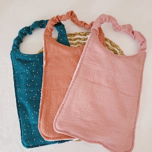 Personalized maternal canteen towel or elasticated canteen bib in double gauze with gold polka dots, colors of your choice