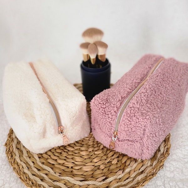 Trousse de toilette carré ou rectangulaire en sherpa rose ou écrue