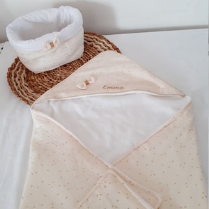 Personalized bath cape for babies in double gauze with golden dots and bamboo sponge, color of your choice