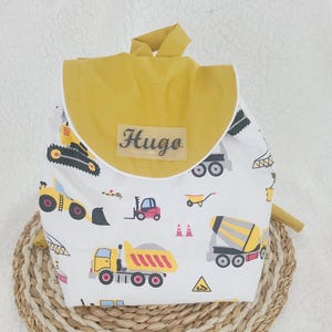 Sac à dos enfant personnalisé ,sac maternelle motif engin de construction , sac pour la crèche ou la nounou