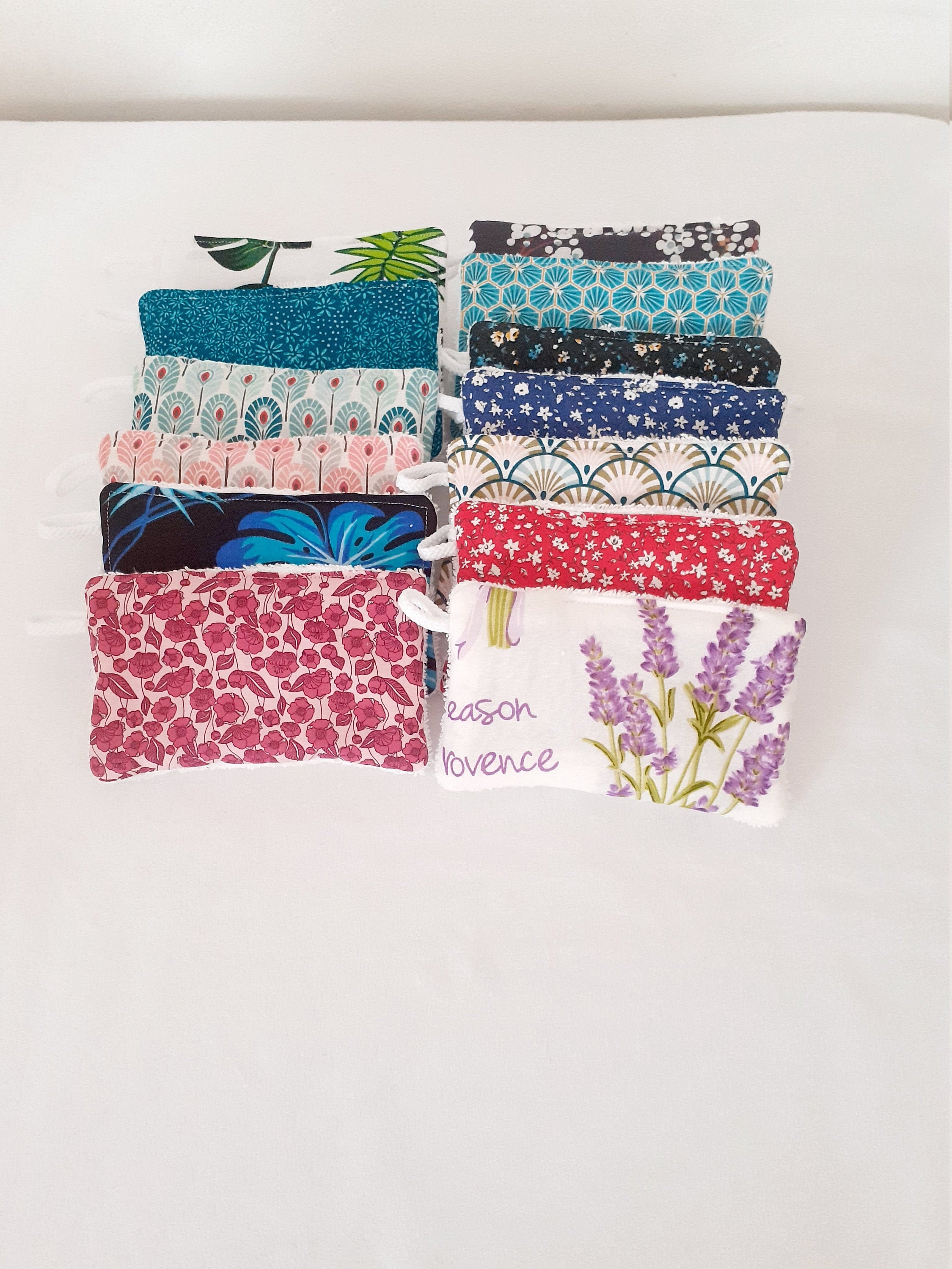 Eponge Lavable et Réutilisable Différents Motifs Au Choix