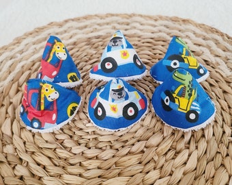 6 pee teepees in white sponge and blue cotton animal pattern in car