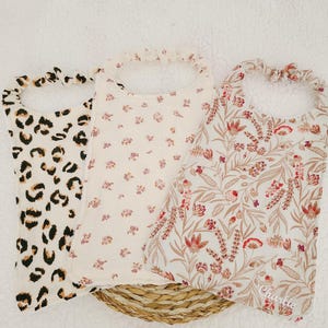 Kindergarten canteen napkin or elasticated canteen bib in double gauze with a choice of pattern