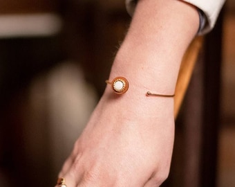 Delicate bangle in wood and gilded with 24k fine gold/ vintage style/ wedding jewelry/ bridesmaid - Coco