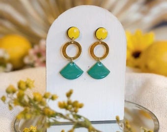 Brincos redondos e ocos de madeira. Feitos de mogno maciço e aço inoxidável. Joias em cores vibrantes, amarelo e verde. Presente ideal para mulheres.