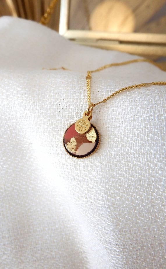 Wooden medallion deals necklace