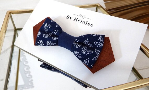 Pajarita en madera y tejidos azul marino con pequeños motivos de