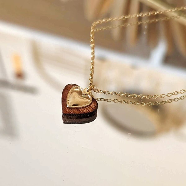 Collier en bois "Cupidon" doubles coeurs . Bijoux femmes Saint Valentin ou mariage/ chaine acier inoxydable doré.