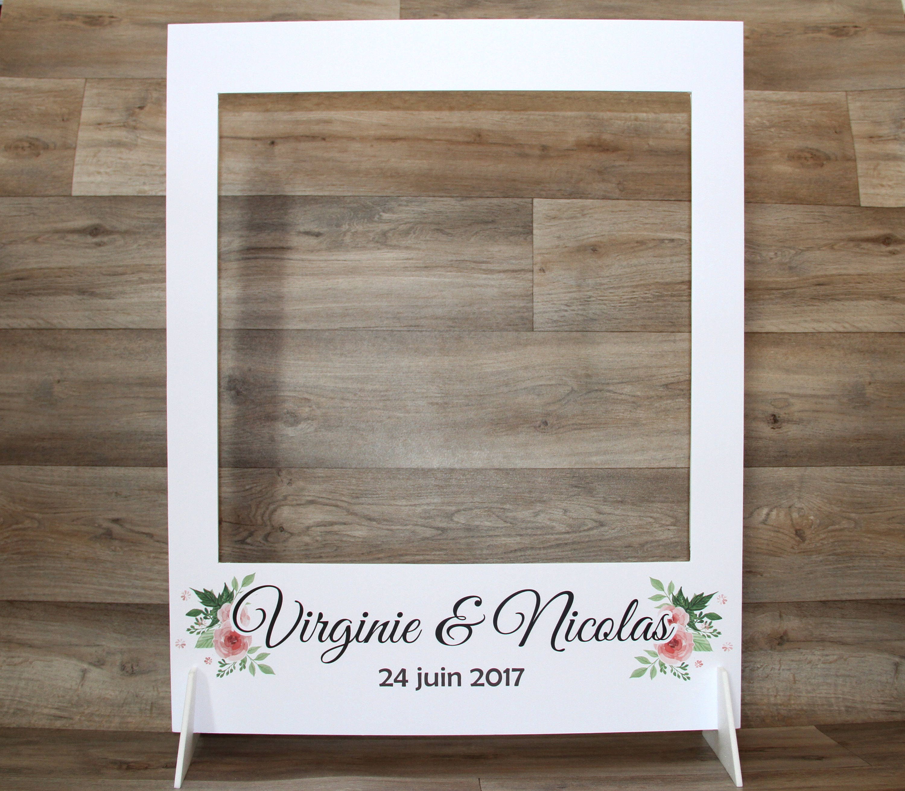 Photobooth frame in extruded styrofoam with 20 accessories to Etsy