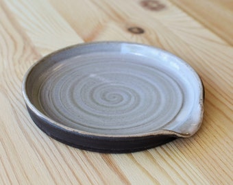 Repose-cuillère, poterie faite à la main