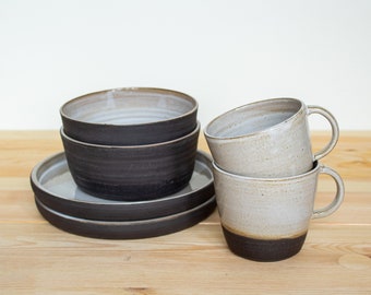 Ensemble petit-déjeuner pour 2, poterie faite à la main
