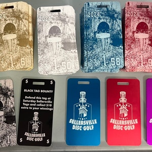 Etiquetas grabadas de aluminio anodizado para equipaje, ideales para Disc Golf y más. También sirven como llavero o placa de identificación para perros, perfectas como regalo de boda.