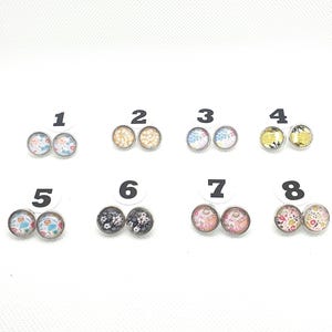 Pair of 12mm flower snap buttons of your choice.