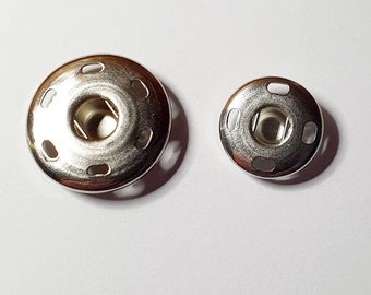 Scelta di supporti per cucire la parte femmina: 20 mm per bottoni a pressione da 18 mm e 14 mm per bottoni da 12 mm.
