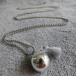 Smooth silver maternity bola, with a gray silk pompom and a star, as a long necklace image 7