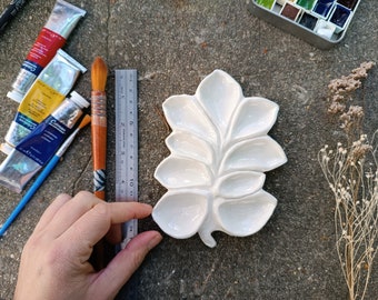 Palette  artisanale feuille,9 puits,  branche végétale, matériel aquarelle, artiste outil, atelier tribu rouge, porcelaine blanche