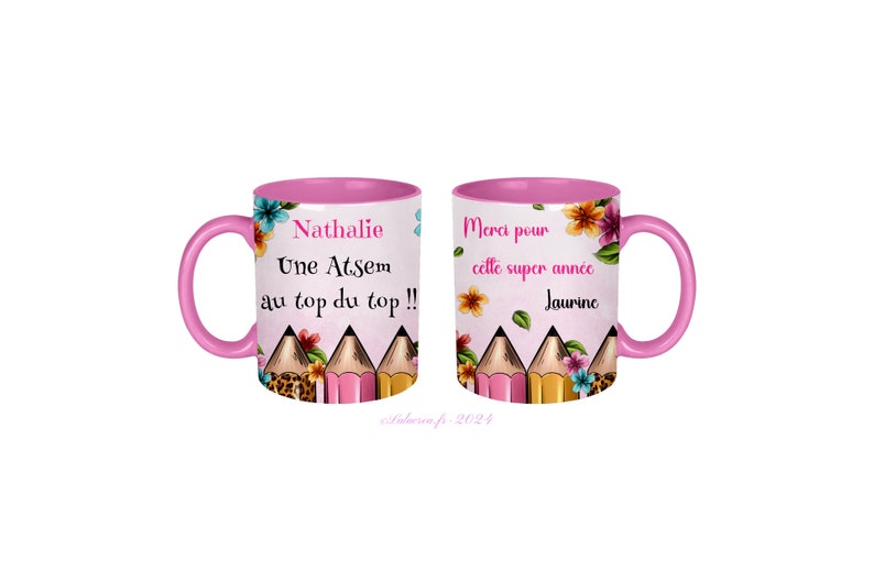 Mug personnalisé Votre prénom une atsem au top du top ! Merci pour cette super année (prénom de l'enfant) disponible en fond rose et fond blanc
Possibilité de mettre maitresse, orthophoniste, éducatrice, nounou