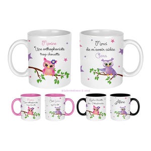 Peut inclure: Ensemble de six tasses en céramique blanche avec des accents roses, violets et noirs. Chaque tasse présente un design différent avec un hibou et un message personnalisé. Les messages incluent "Marine, Une orthophoniste trop chouette", "Merci de m'avoir aidée Clara", "C'est quoi la date,  j'ai oublié", "Etre orthophoniste,  c'est la classe", "Etre orthophoniste,  c'est la classe", et "Aline".