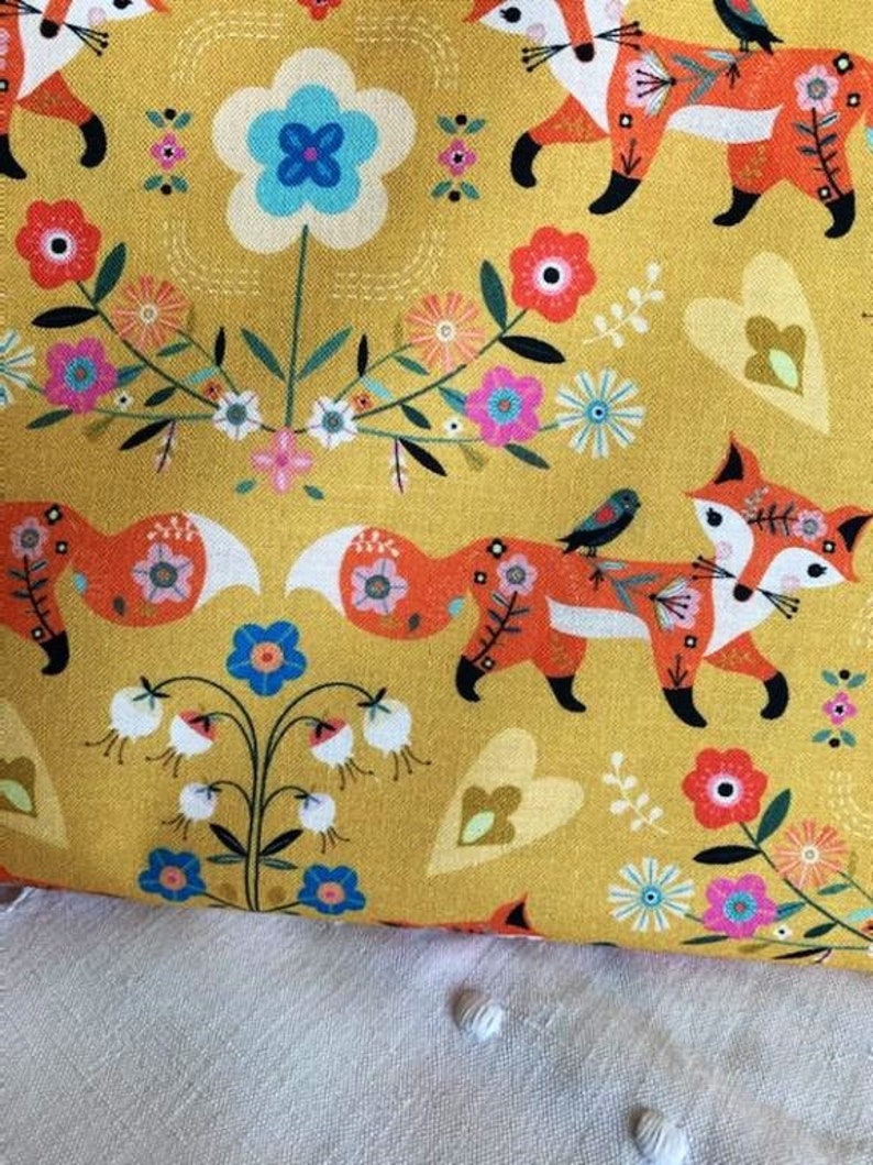 Nouveau tissu Dashwood, avec des renards, parmi les fleurs, large de 110 cm, en coton, couture, patchwork, est vendu ici par 50 cm de haut image 5