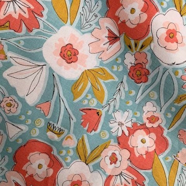 Tissu en coton, Riley Blake,  "Pétales", fond bleu clair, et superbes fleurs stylisées, blanc, rose, corail, ocre, vente par 25/110 cm