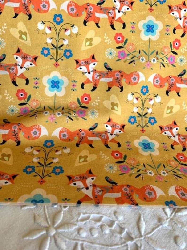 Nouveau tissu Dashwood, avec des renards, parmi les fleurs, large de 110 cm, en coton, couture, patchwork, est vendu ici par 50 cm de haut image 6