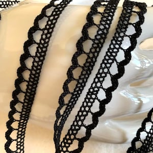 Dentelle en coton, made in Italy, large de 9 mm, en blanc, noir, marine et lie de vin, habillement, décoration, vente par 2 mètres
