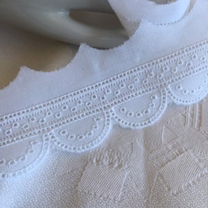 Superbe broderie anglaise, blanche, en coton, 35 mm de large, produit français, avec jours Venise, vendue au mètre