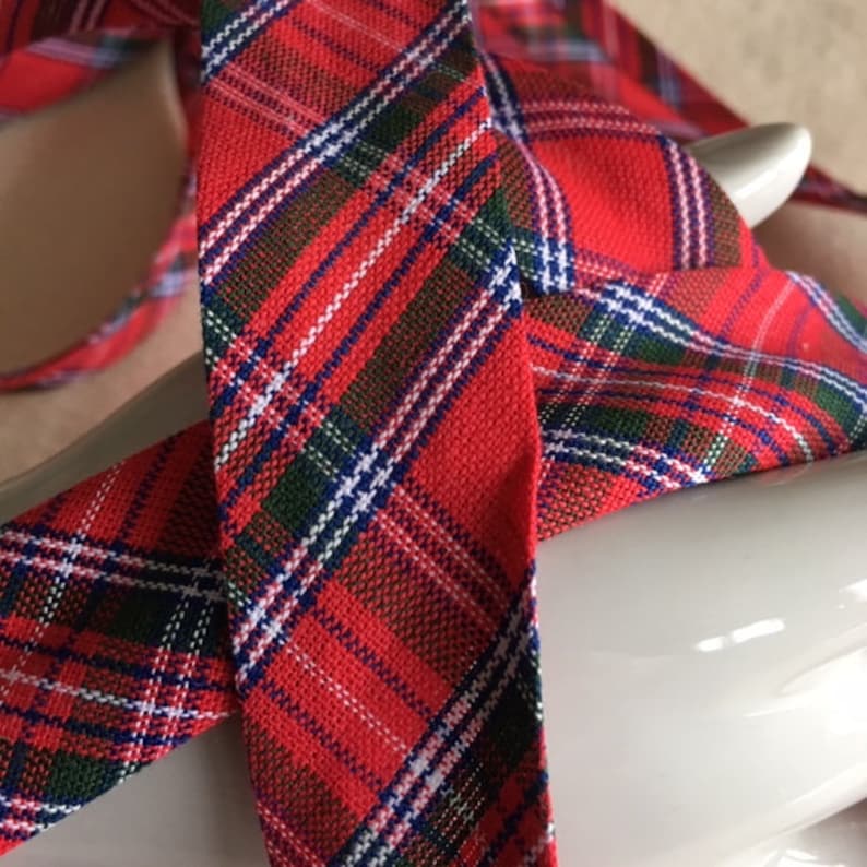Bias Tartan majority sold by the yard cotton red and green and white 2.5 cm wide new