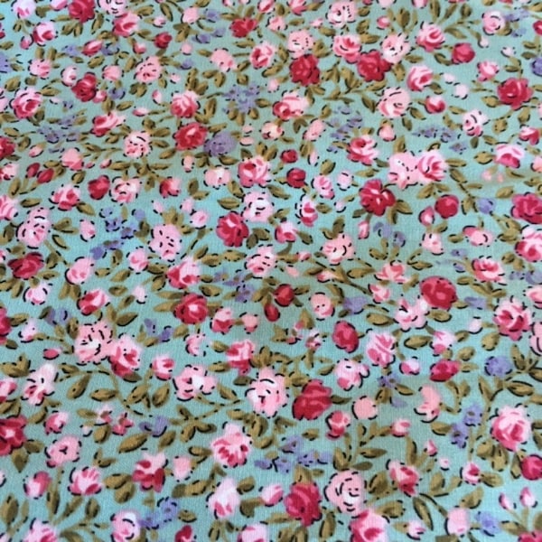 Magnifique tissu en coton, fond vert d'eau, shabby, fleurs de toutes couleurs, des roses,  vente par 50 cm/145 cm