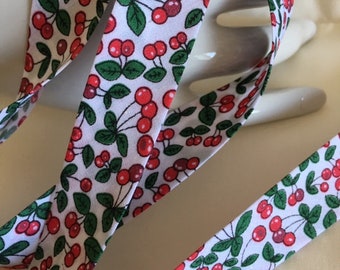 Bias bias with cherries, 20/10/10 mm wide, in polyester and cotton, white, red and green, sold by two meters