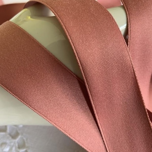 Satin de coton, 25 mm de large, de couleur vieux rose, produit naturel, bien lisse, vendu au mètre, embellissement, fixation, décoration