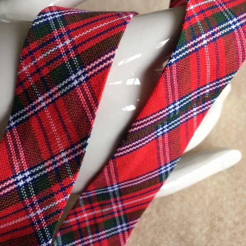 Bias Tartan majority sold by the yard cotton red and green and white 2.5 cm wide new