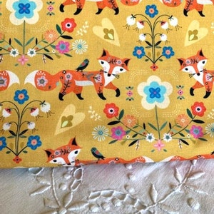 Nouveau tissu Dashwood, avec des renards, parmi les fleurs, large de 110 cm, en coton, couture, patchwork, est vendu ici par 50 cm de haut image 4
