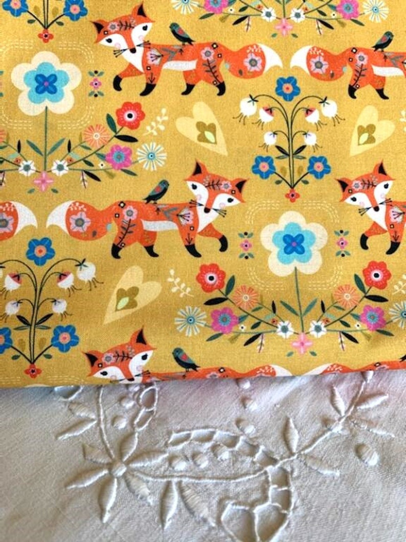 Nouveau tissu Dashwood, avec des renards, parmi les fleurs, large de 110 cm, en coton, couture, patchwork, est vendu ici par 50 cm de haut image 4