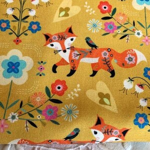 Nieuwe Dashwood-stof, met vossen, tussen bloemen, 110 cm breed, in katoen, naaien, patchwork, wordt hier verkocht met een hoogte van 50 cm afbeelding 2