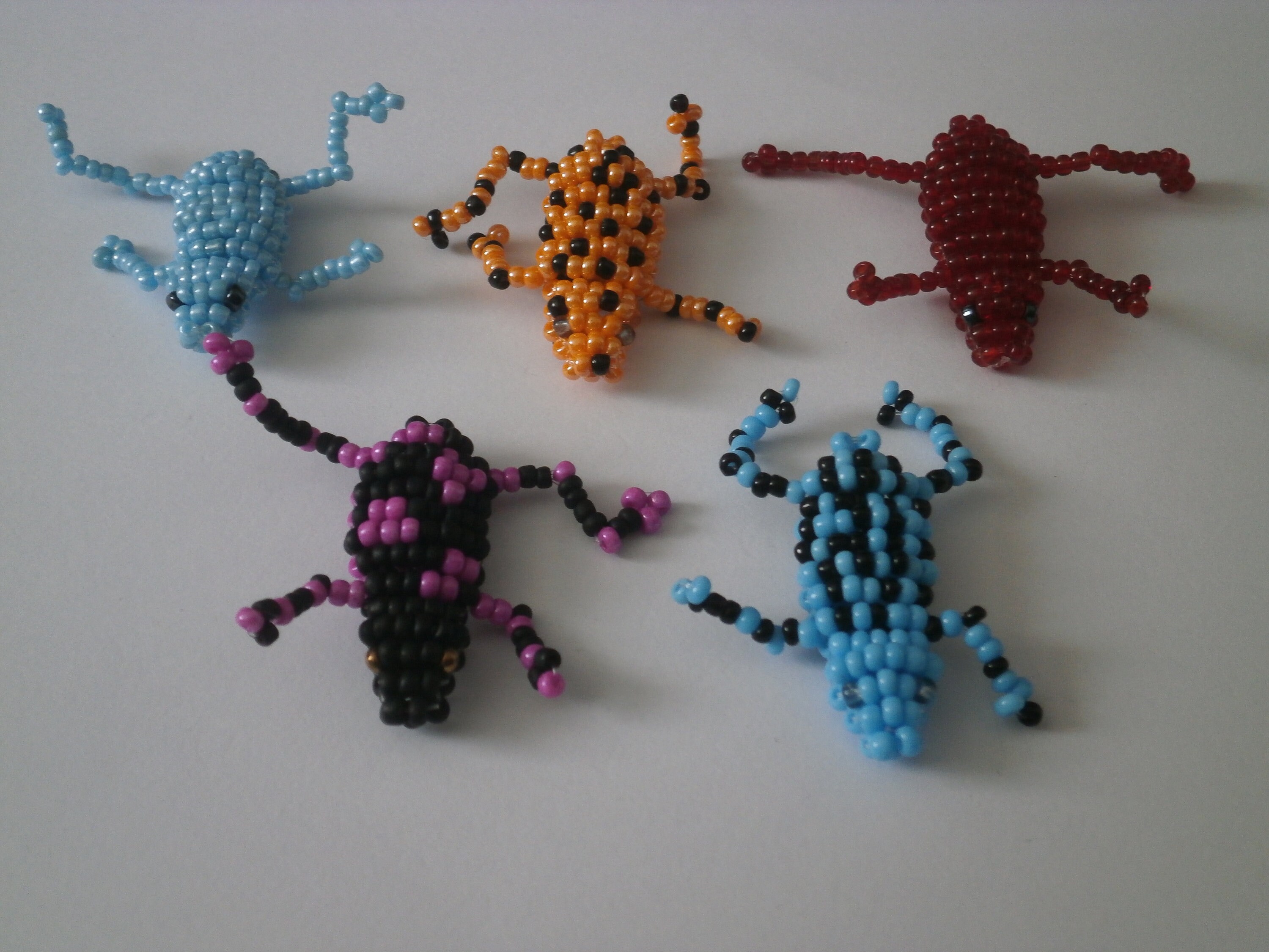 Grenouilles en Perles de Rocailles.