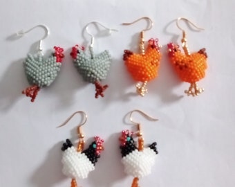 Boucles d'oreilles poules en perles.