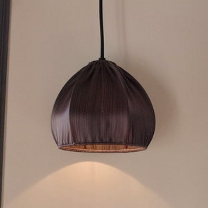 Slate-coloured silk and cotton lamp with long black textile cable: portable, auxiliary lamp, suspension.