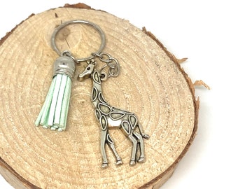 Porte-clés girafe avec pompon cuir vert pâle