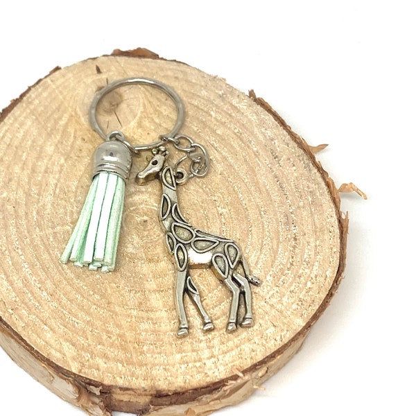 Porte-clés girafe avec pompon cuir vert pâle