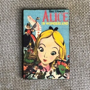 Estoy en el país de las maravillas / Wooden Needle Minder / Cover Minder