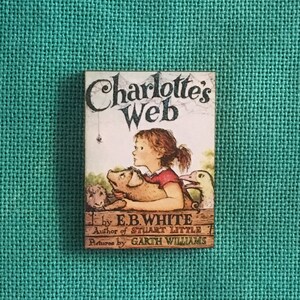 Charlotte's Web | Wooden Needle Minder | Cover Minder