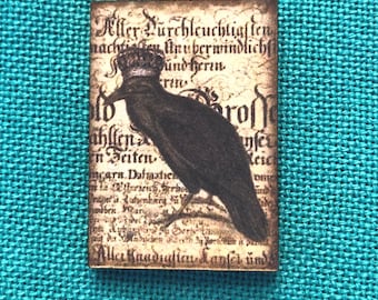 Royal Raven | Wooden Needle Minder | Cover Minder